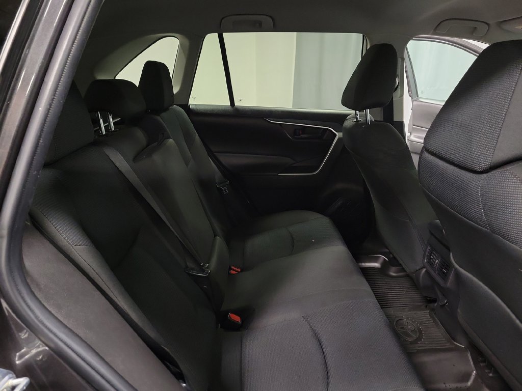 Used 2022 Toyota RAV4 LE AWD/4WD image 31