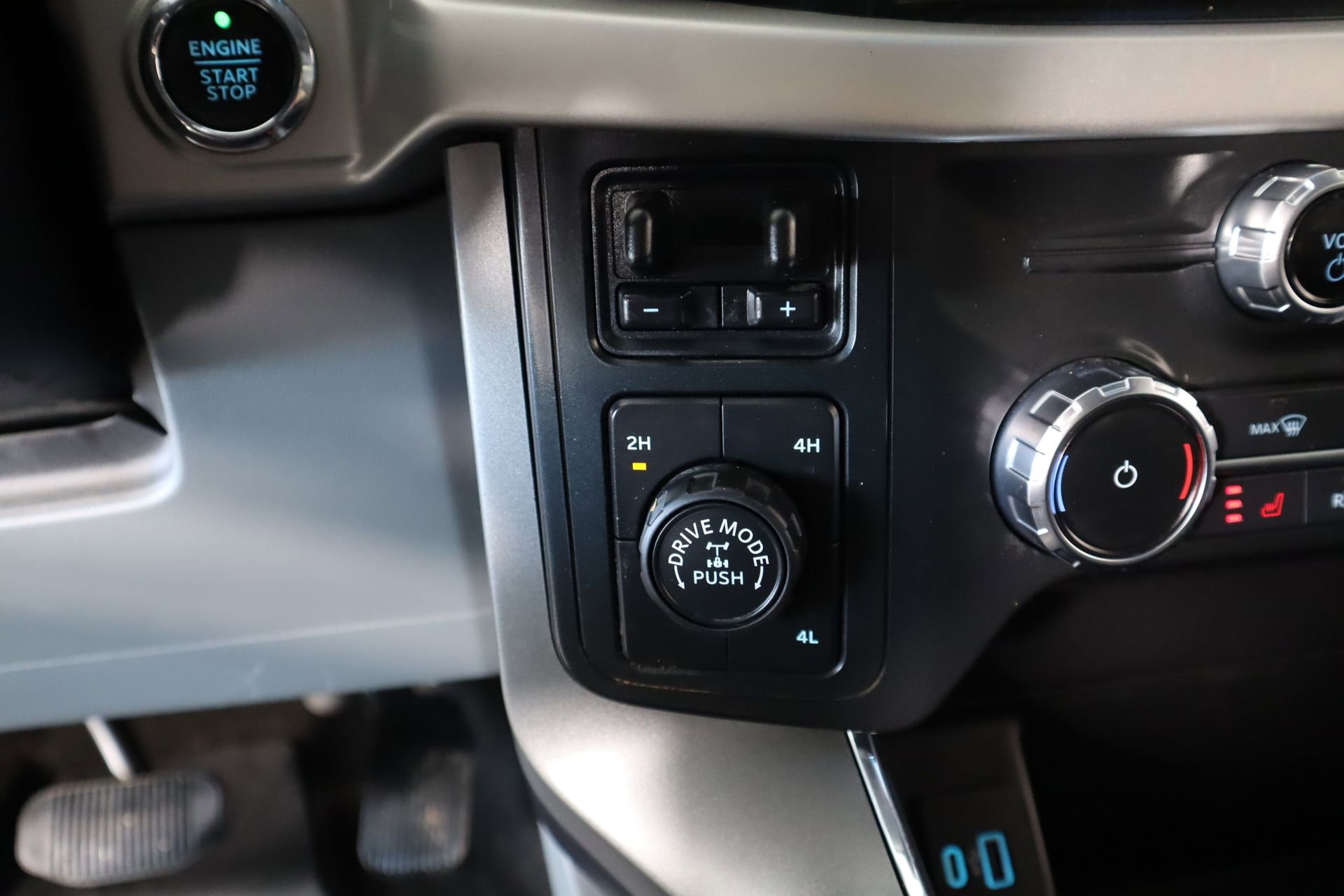 Used 2022 Ford F150 XLT w/ Equipment Group 302A High image 9