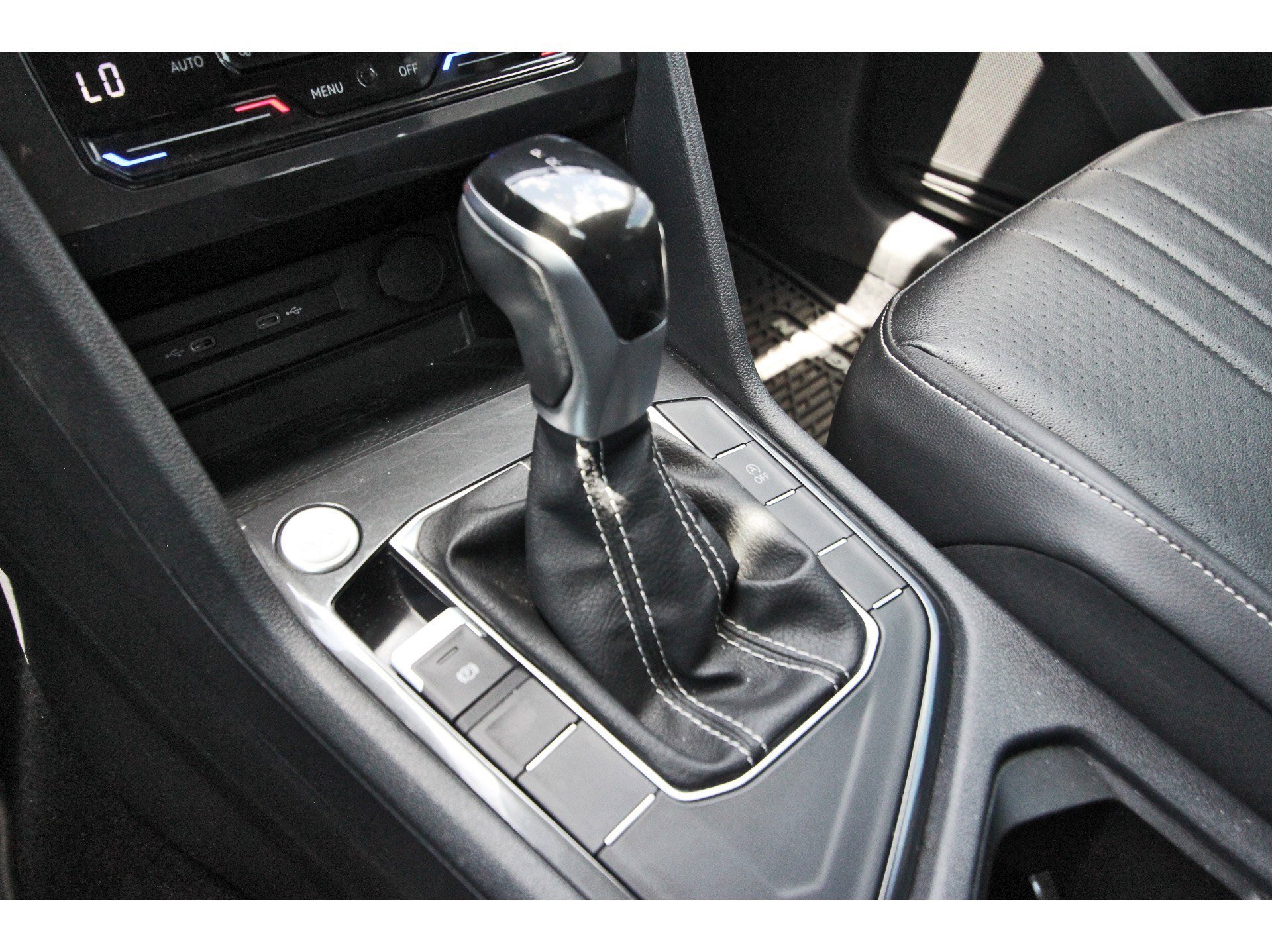 Used 2022 Volkswagen Tiguan SE image 29