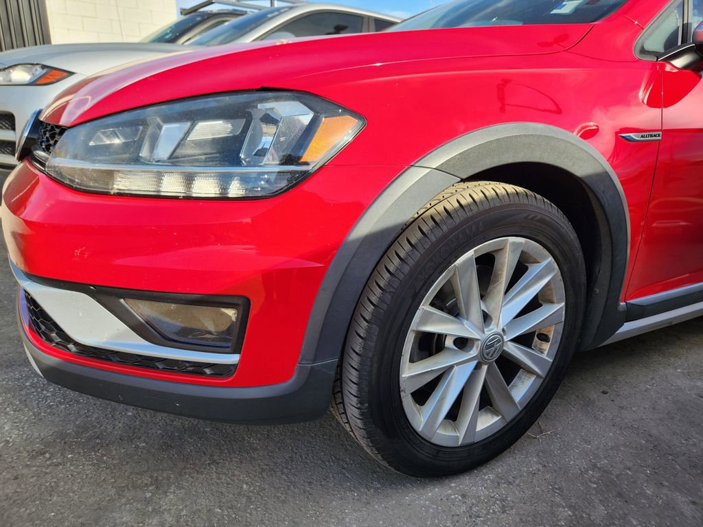Used 2018 Volkswagen Golf Alltrack image 7
