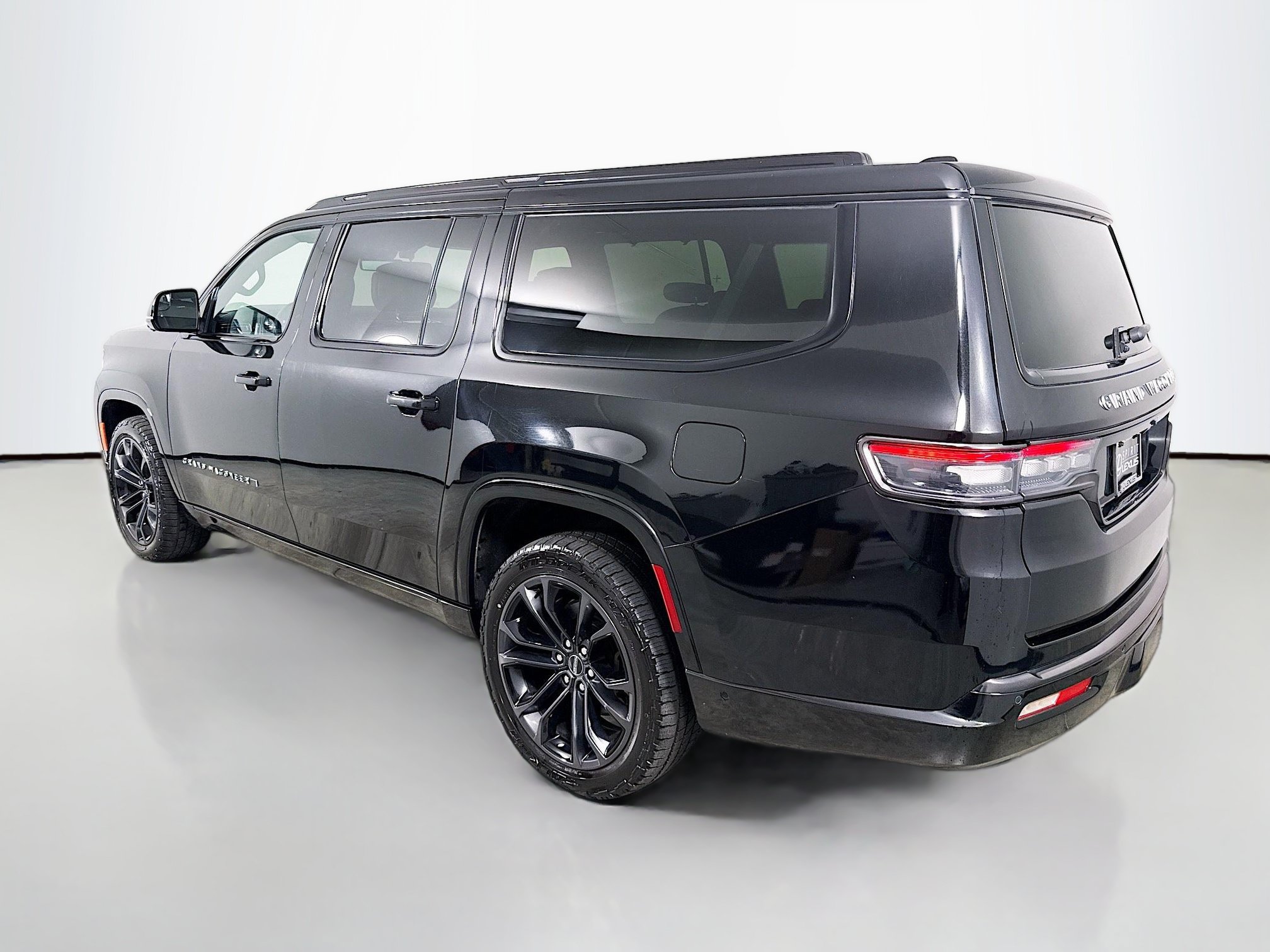 Used 2024 Jeep Grand Wagoneer L Series II w/ Quick Order Packagew 28T AWD/4WD image 5