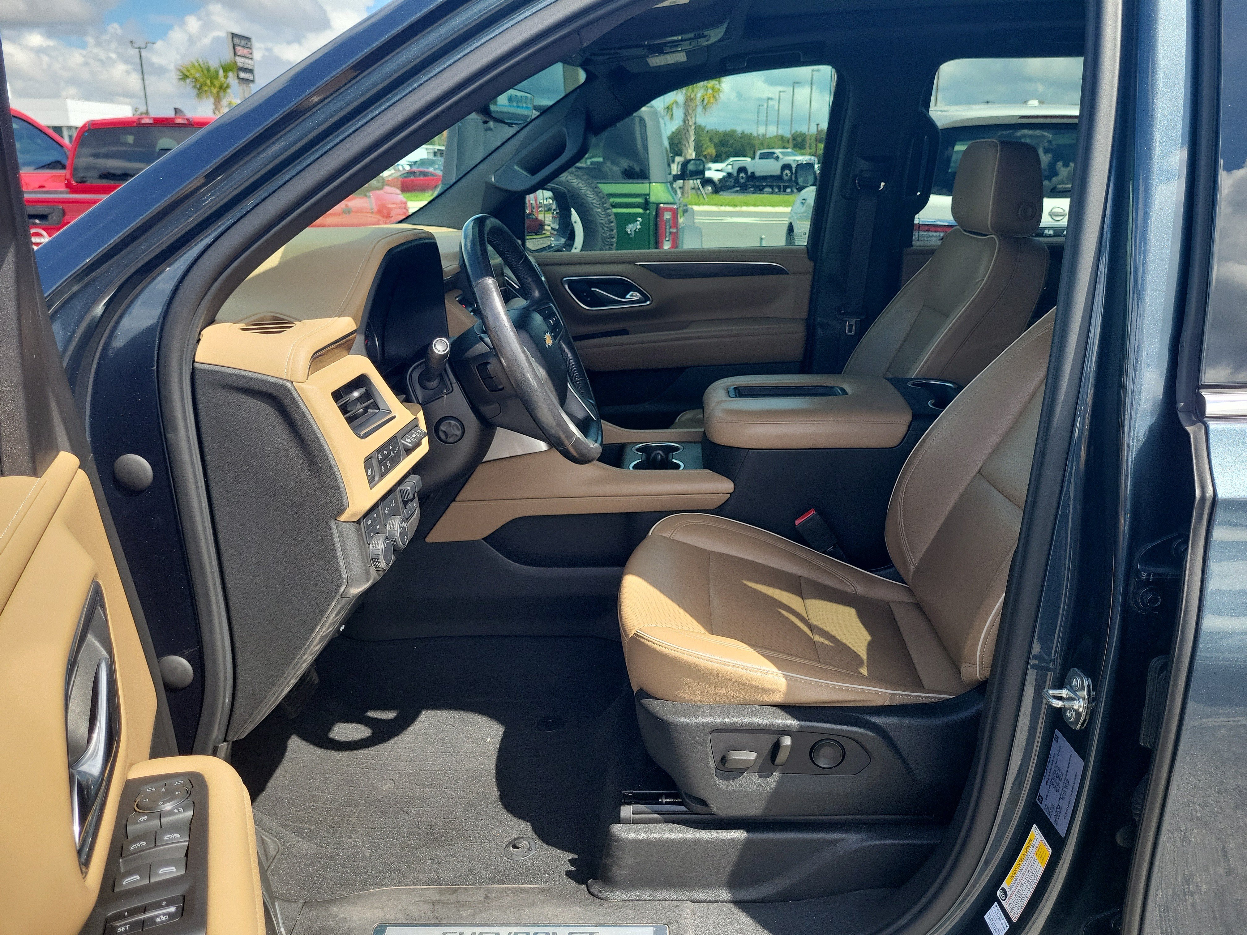 Used 2021 Chevrolet Tahoe Premier w/ Premium Package AWD/4WD image 13