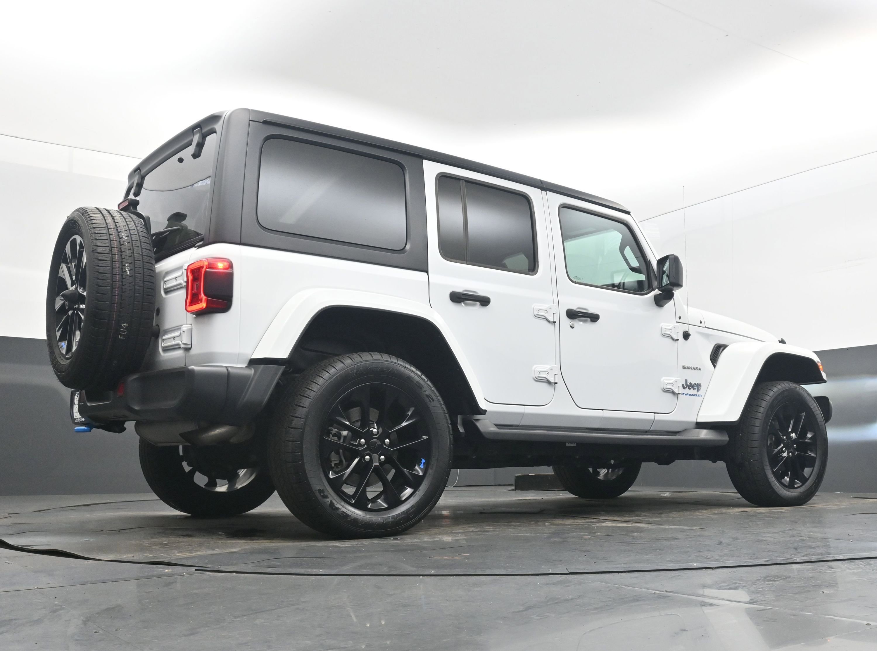 Used 2023 Jeep Wrangler Sahara image 29