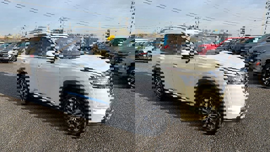 Used 2022 Nissan Pathfinder Platinum image 3