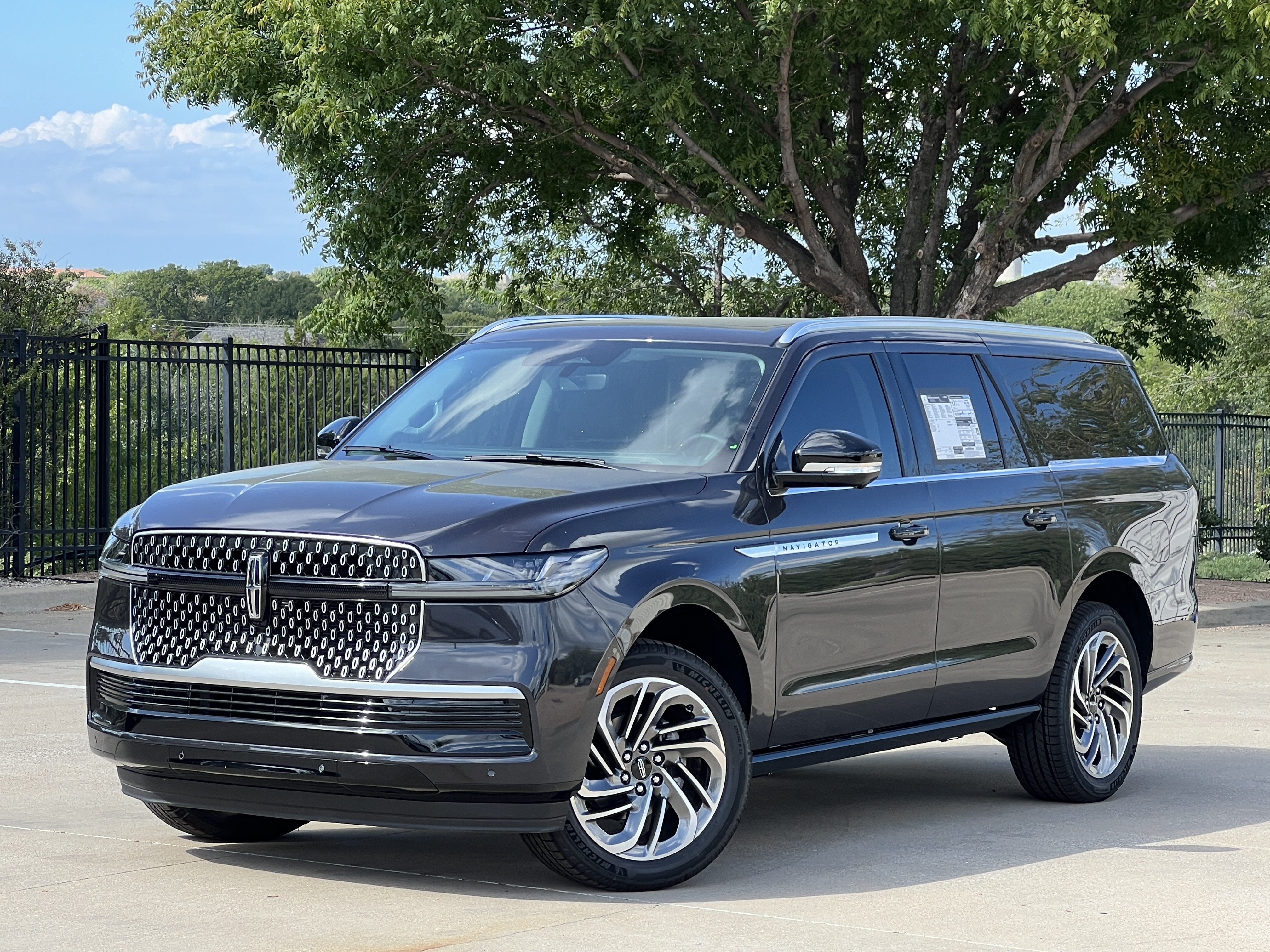 New 2027 Lincoln Navigator L Reserve AWD/4WD image 1