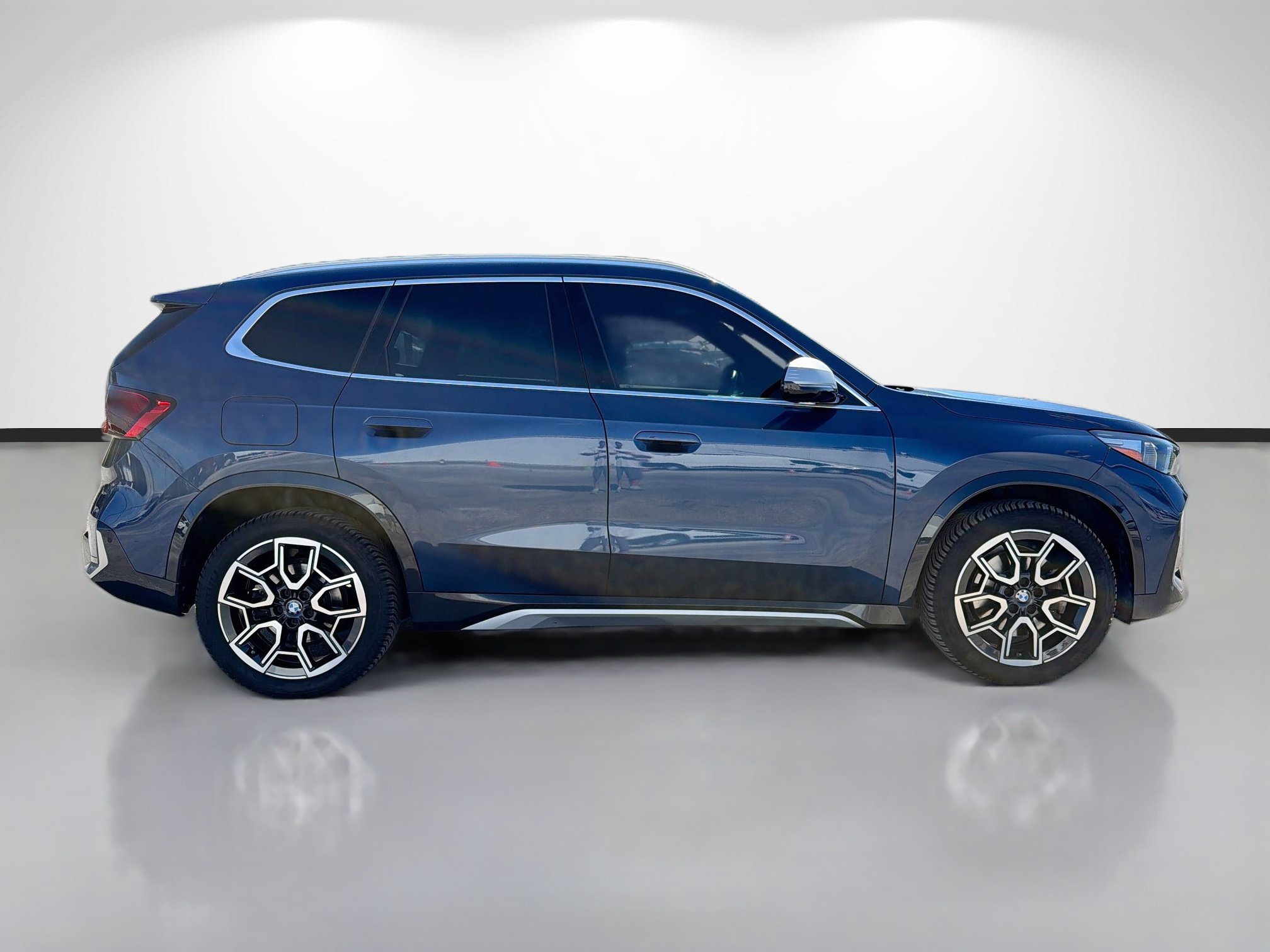 Used 2023 BMW X1 xDrive28i AWD/4WD image 6