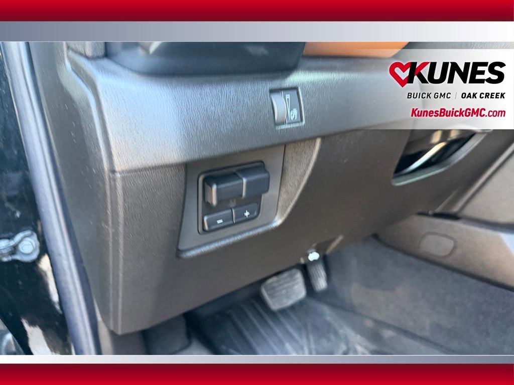 Used 2025 GMC Canyon AT4 image 8