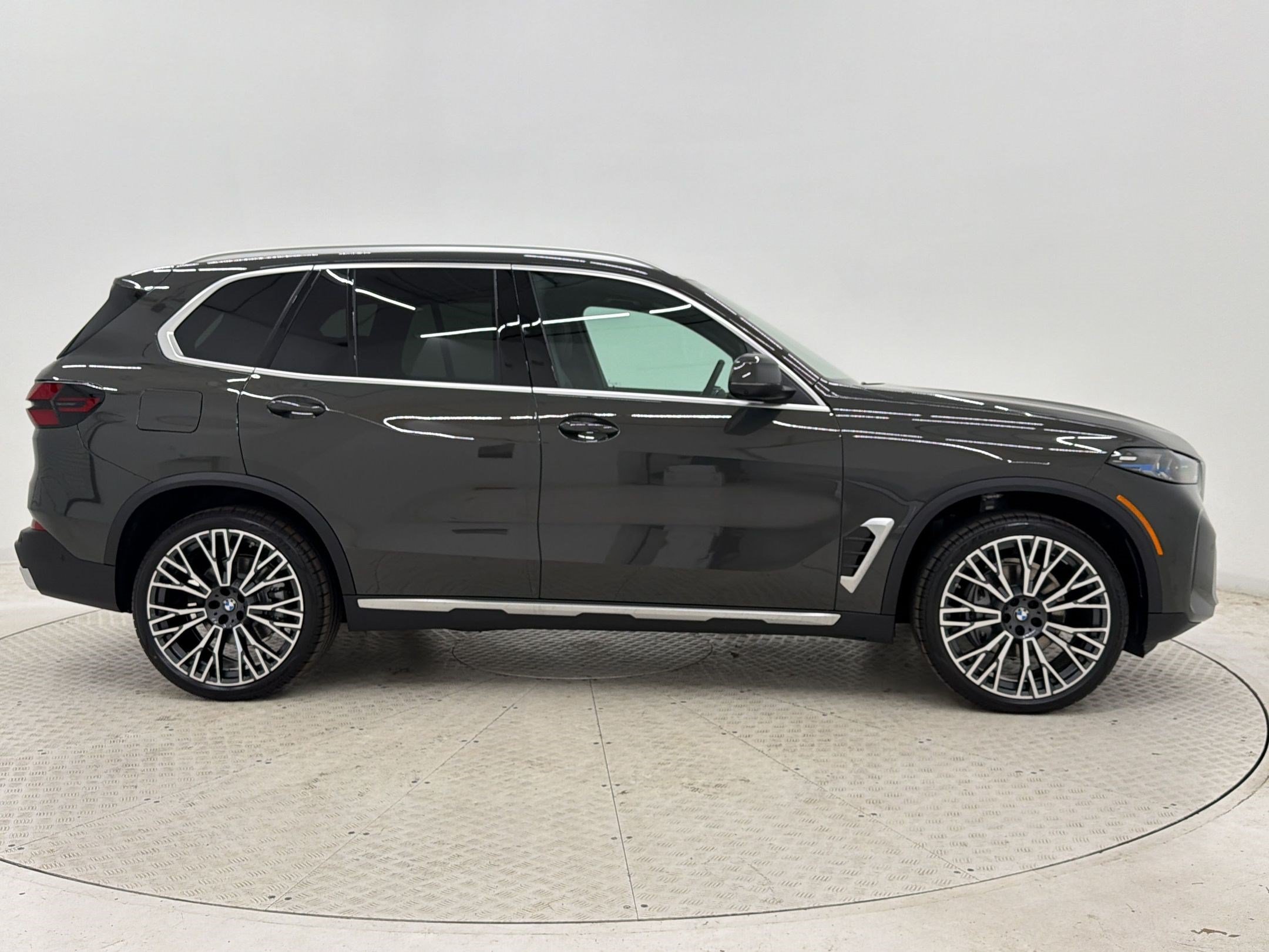 New 2026 BMW X5 xDrive40i w/ Climate Comfort Package AWD/4WD image 8