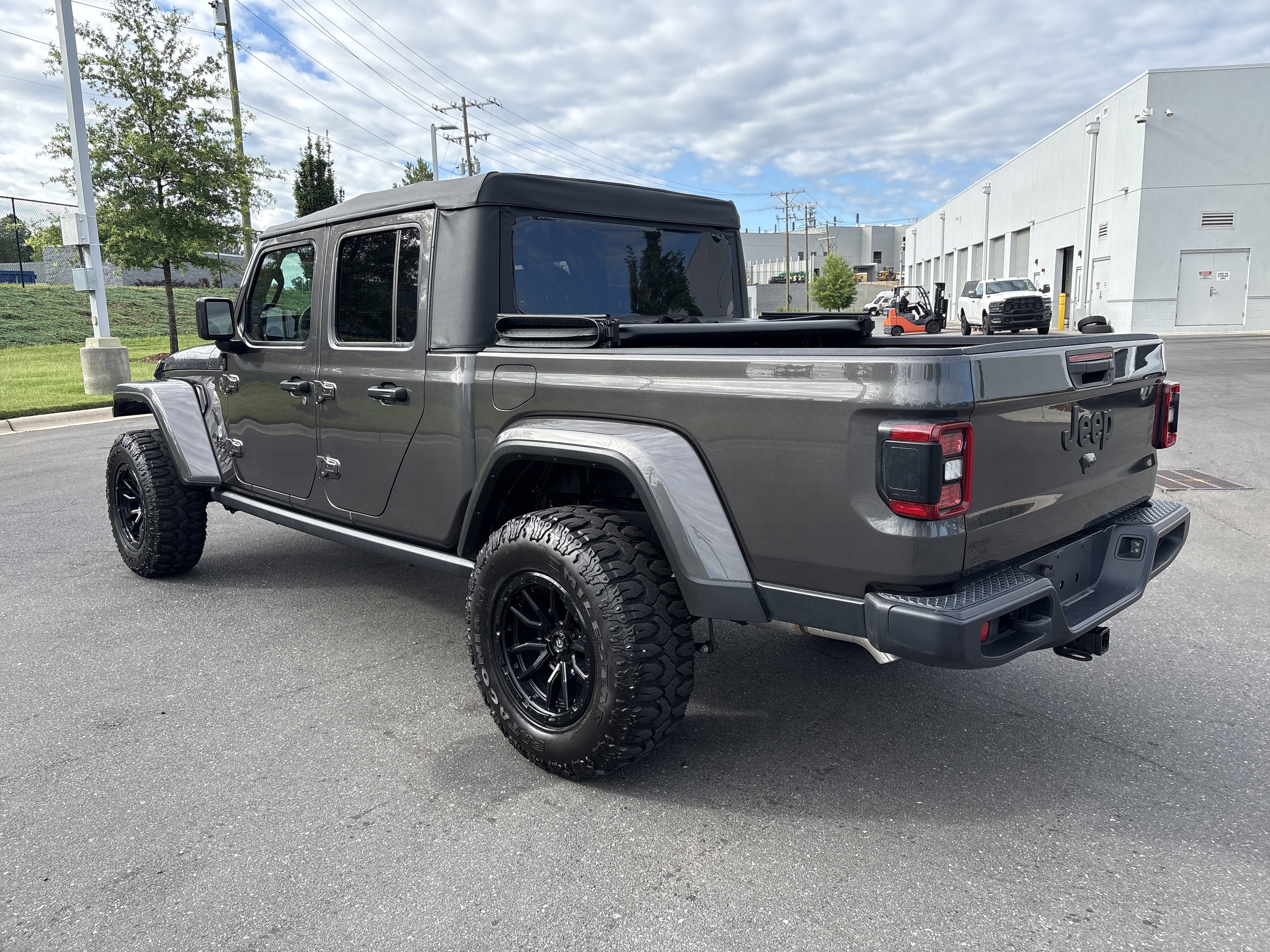 Certified 2025 Jeep Gladiator Sport AWD/4WD image 7