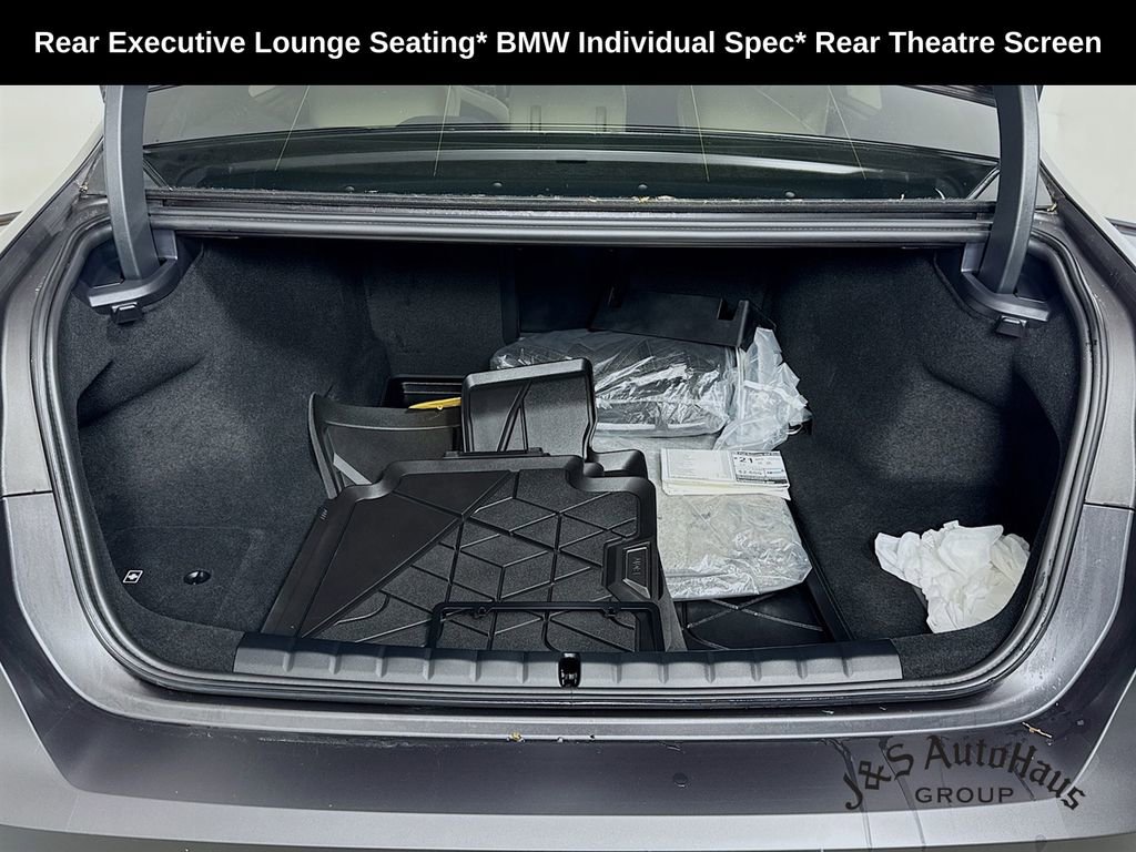 Used 2023 BMW 760i xDrive AWD/4WD image 34