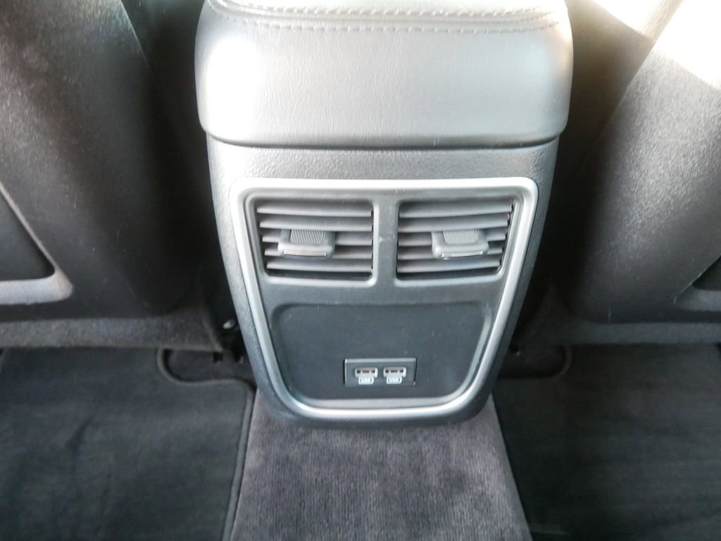 Used 2017 Chrysler 300 Limited AWD/4WD image 16