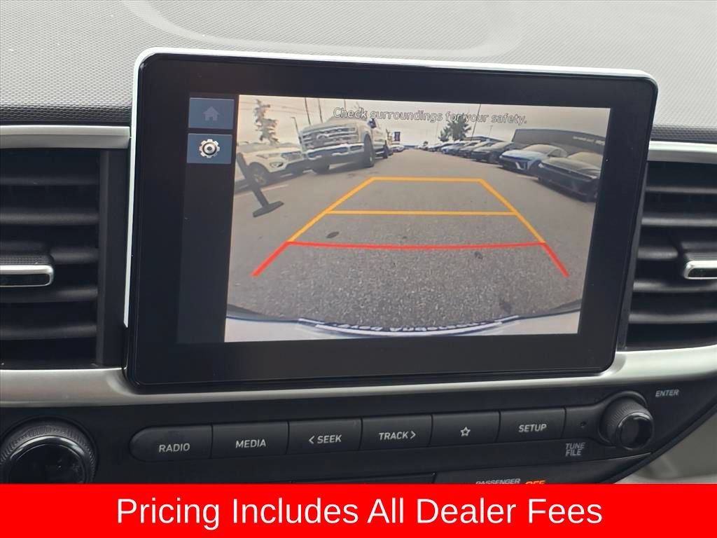 Certified 2023 Hyundai Venue SEL FWD image 17