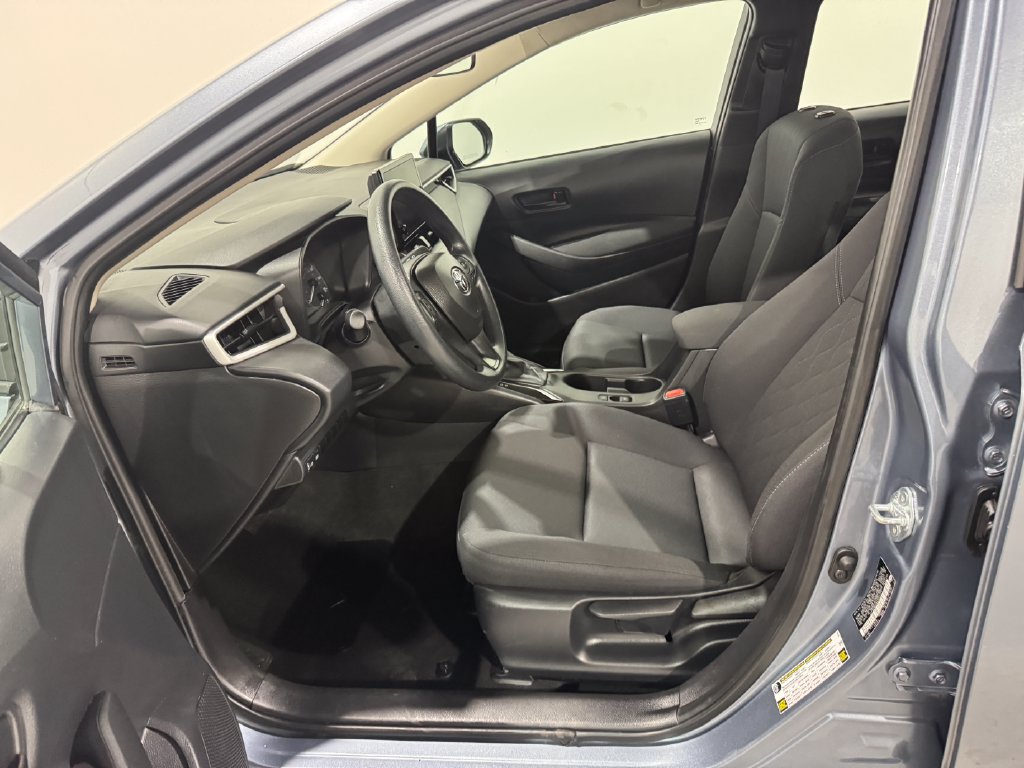 Used 2025 Toyota Corolla LE FWD image 14