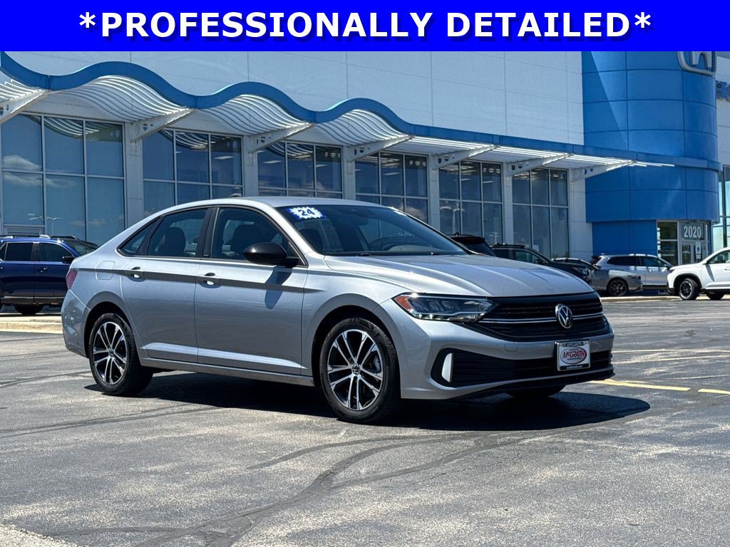 Used 2024 Volkswagen Jetta Sport FWD image 3