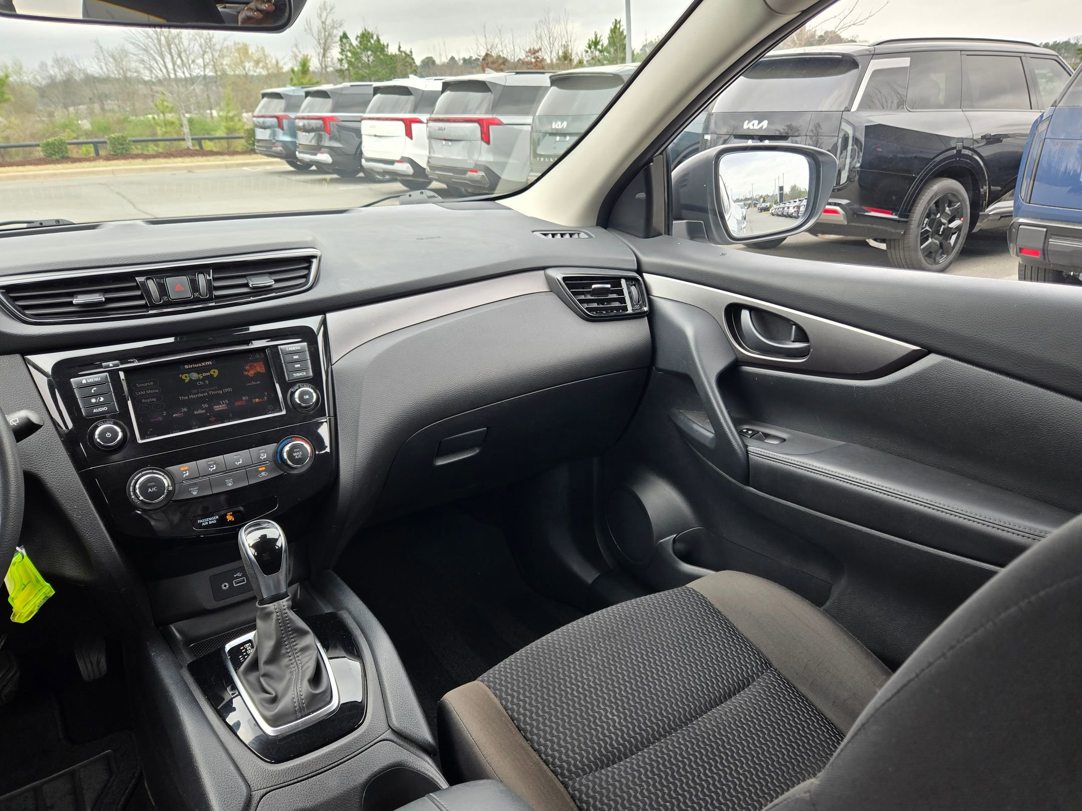 Used 2022 Nissan Rogue Sport S image 11