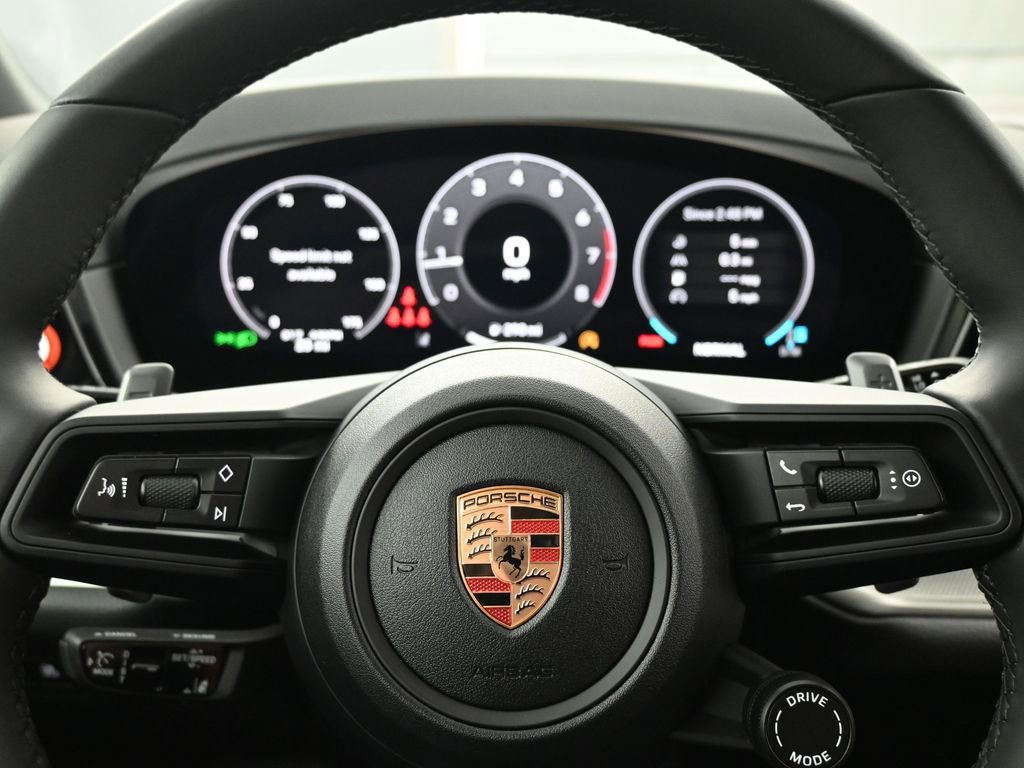 Certified 2025 Porsche Cayenne AWD/4WD image 17