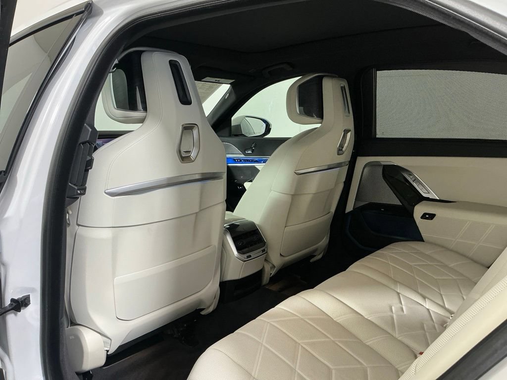 Certified 2025 BMW 760i xDrive w/ Luxury Rear Seating Package AWD/4WD image 25