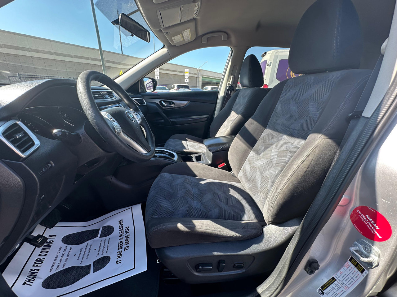 Used 2016 Nissan Rogue SV image 17