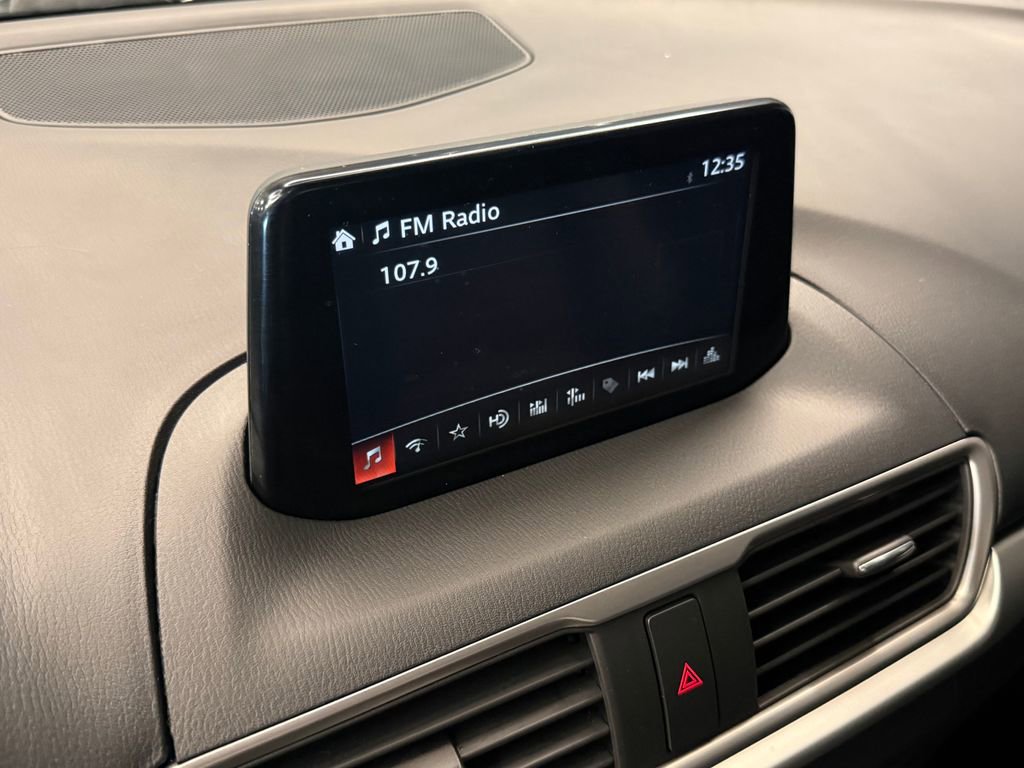 Used 2018 MAZDA MAZDA3 Touring FWD image 13