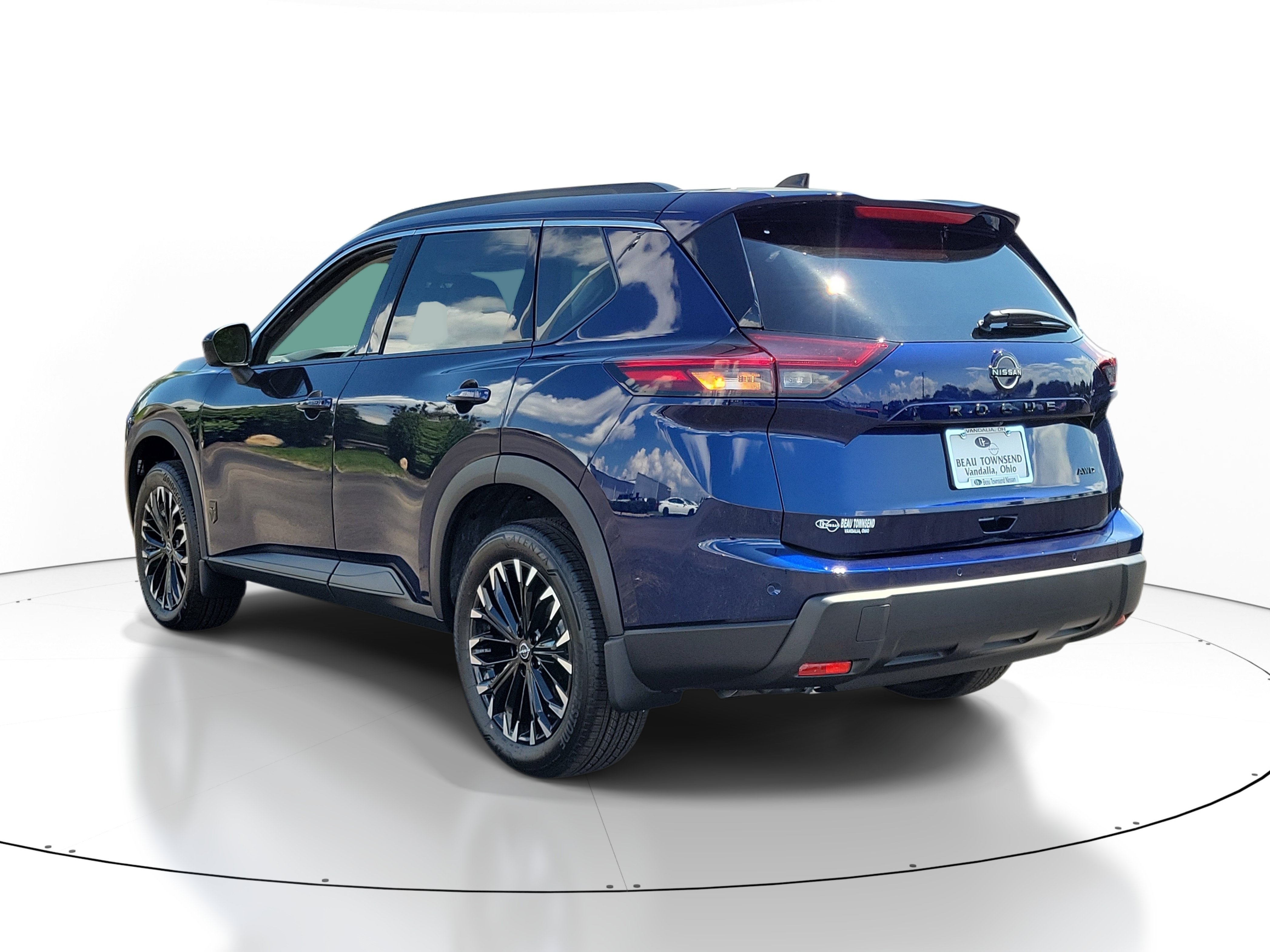 New 2026 Nissan Rogue Dark Armor AWD/4WD image 3
