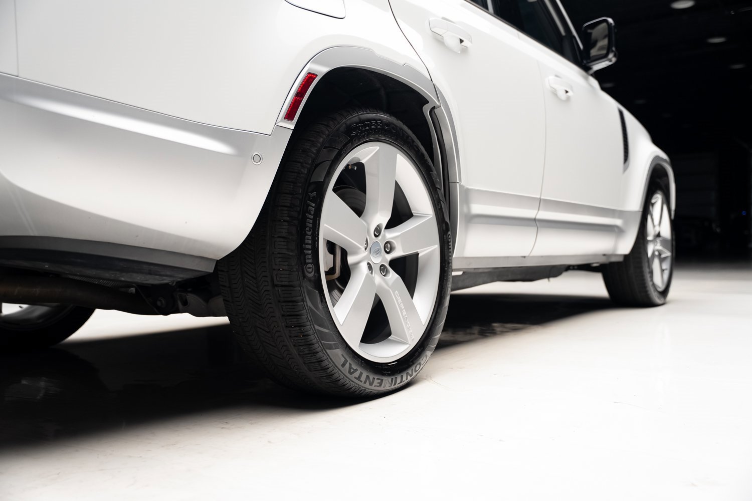 Used 2023 Land Rover Defender 130 First Edition image 80