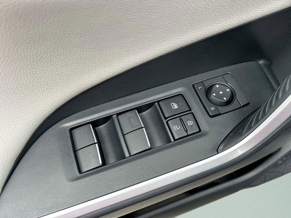 Used 2022 Toyota RAV4 Limited image 23