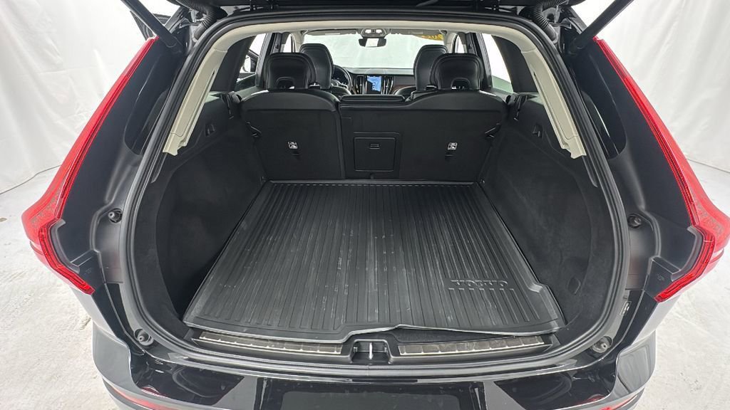 Used 2023 Volvo XC60 B5 Plus w/ Climate Package image 15