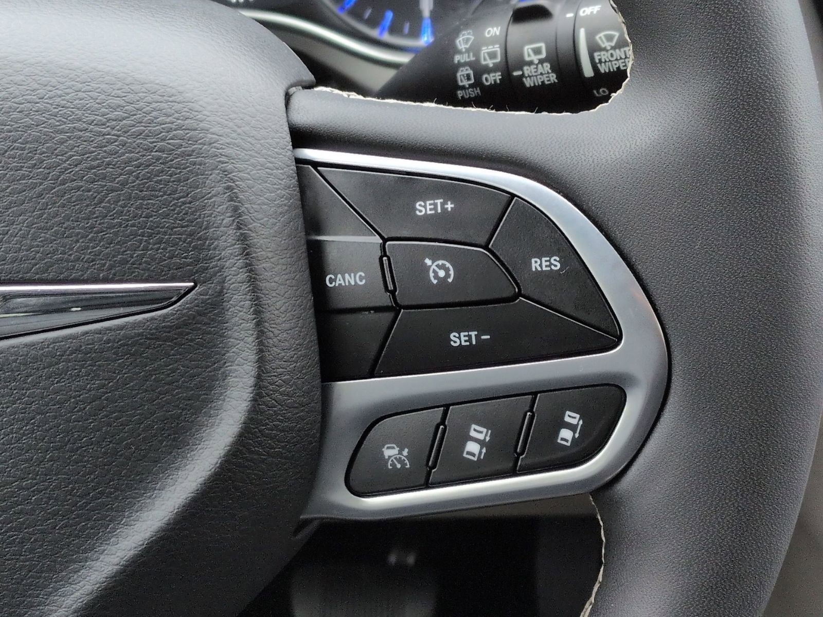 Used 2023 Chrysler Pacifica Touring-L image 16