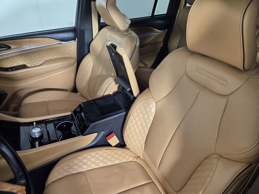 Used 2024 Jeep Grand Cherokee Summit image 23