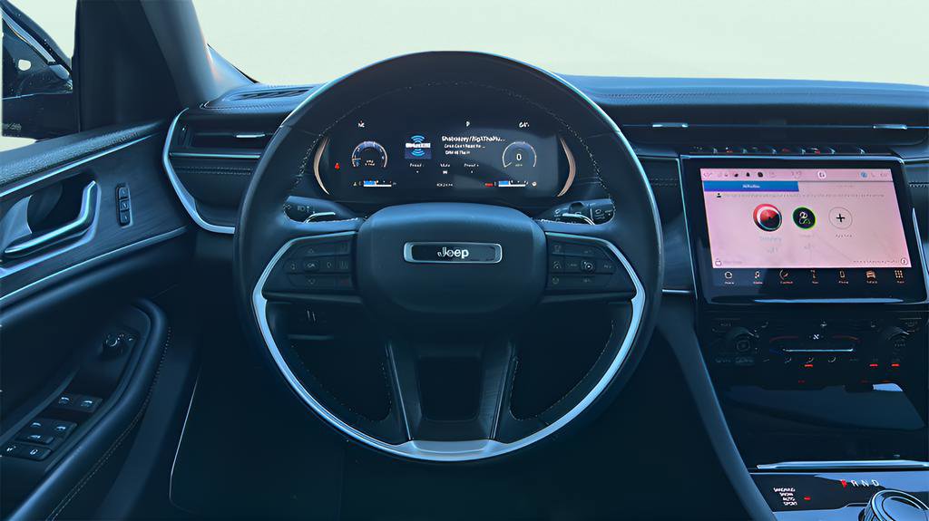 Used 2022 Jeep Grand Cherokee Limited image 30