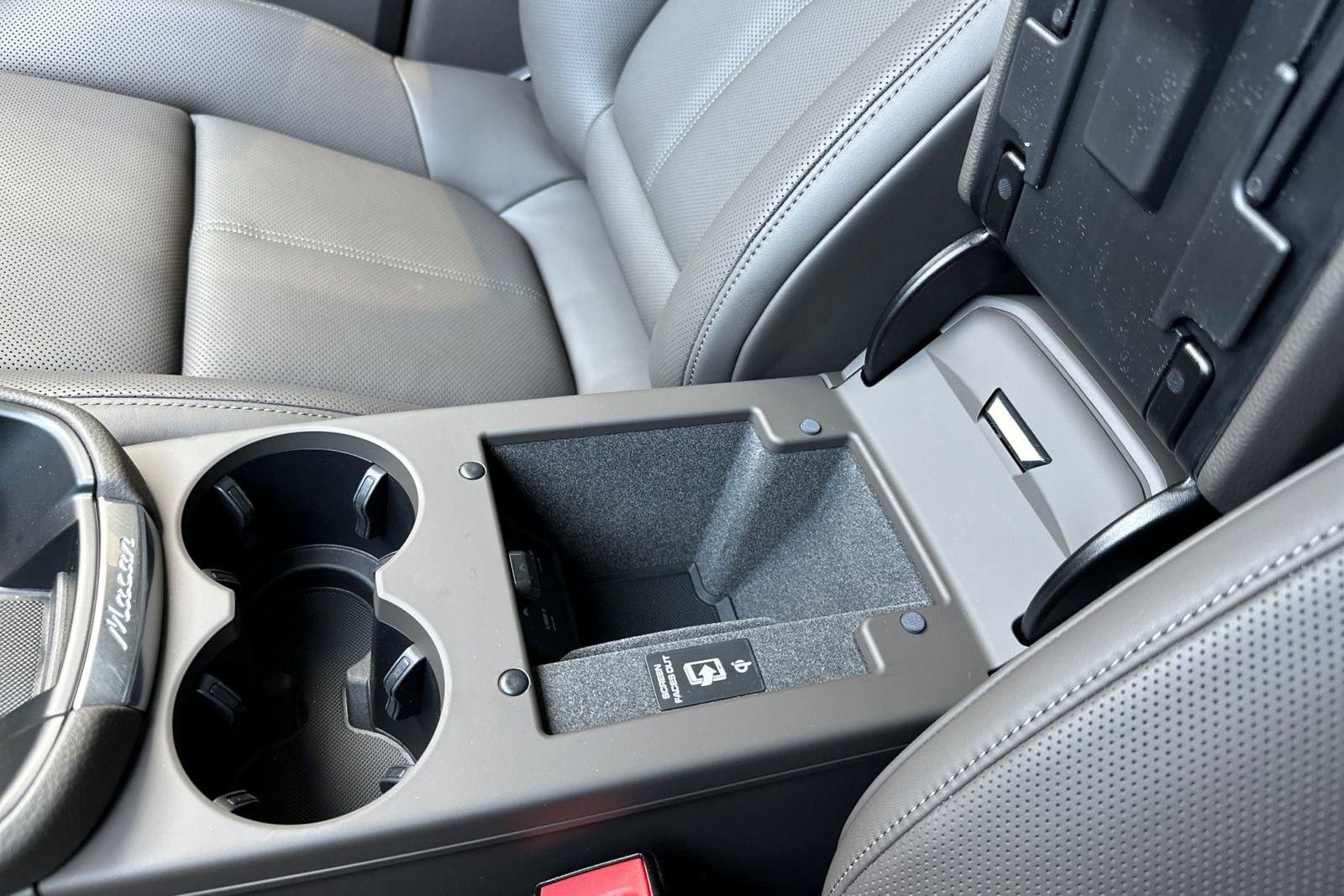 Certified 2025 Porsche Macan image 27