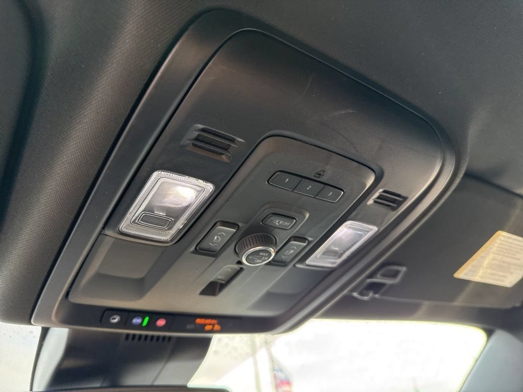 Used 2023 GMC Yukon XL Denali AWD/4WD image 37