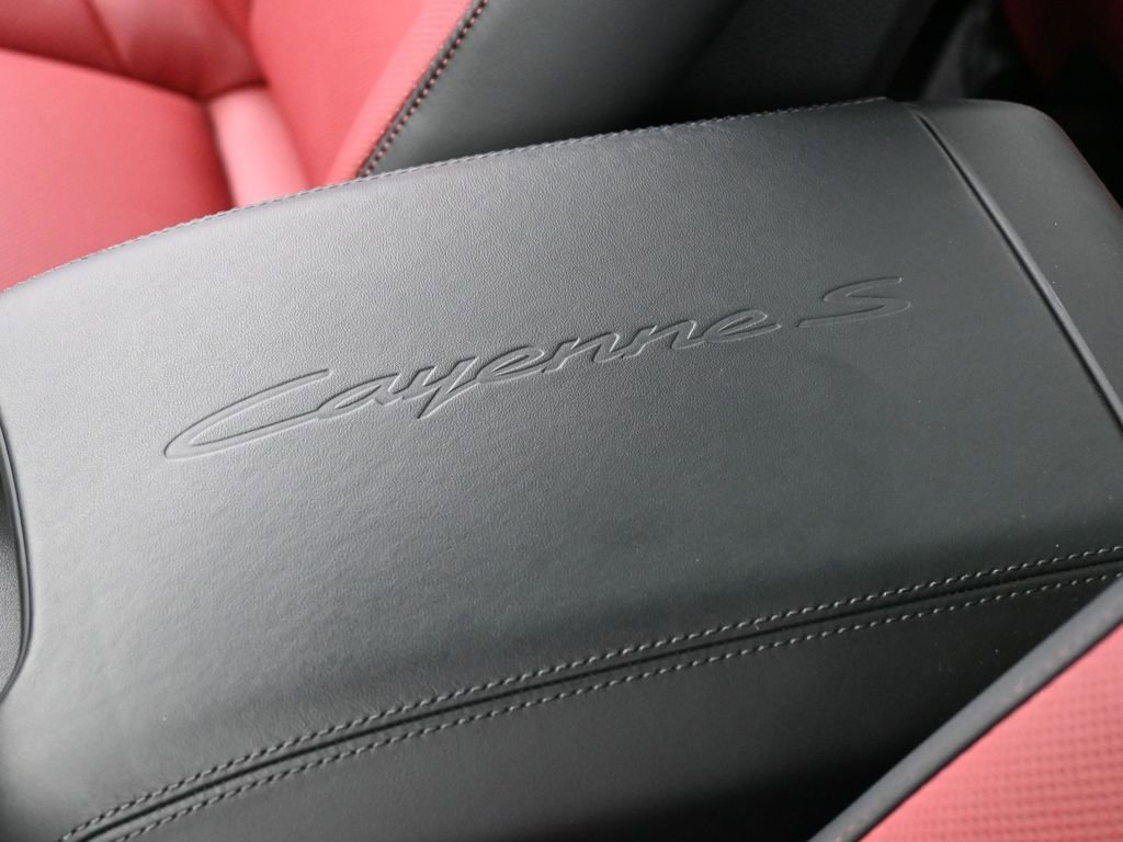 Certified 2025 Porsche Cayenne S AWD/4WD image 32