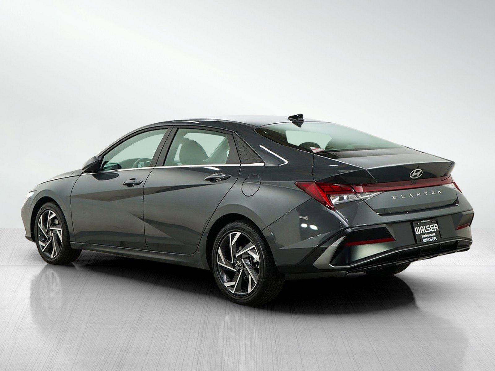 Used 2025 Hyundai Elantra SEL FWD image 3