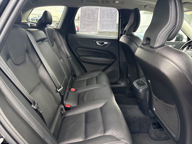 Used 2025 Volvo XC60 B5 Plus image 14