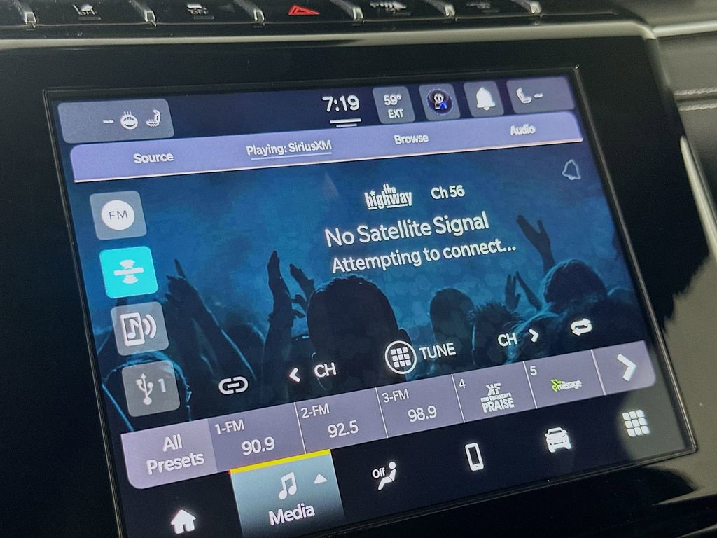 Used 2023 Jeep Grand Cherokee Altitude image 29