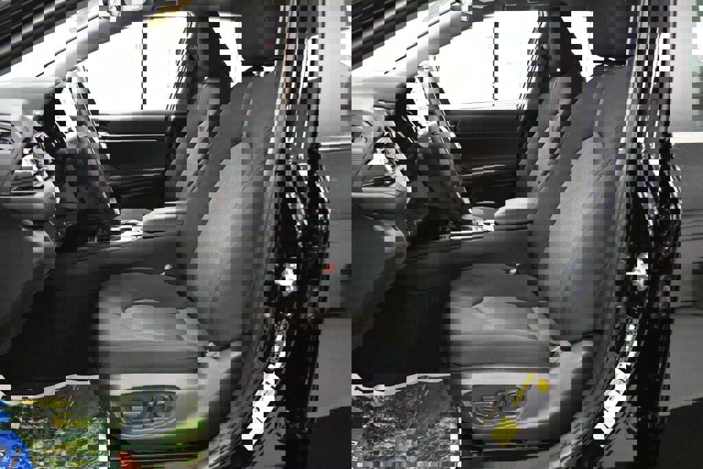 Used 2022 Toyota Camry LE image 8