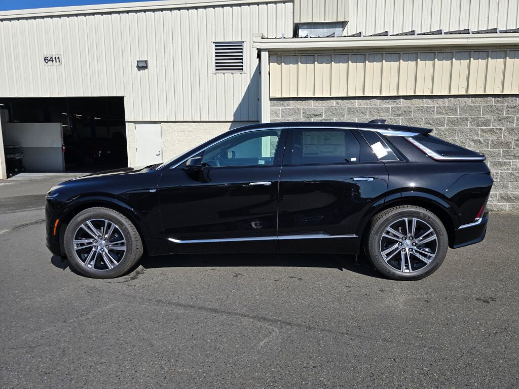New 2026 Cadillac Lyriq Luxury image 3
