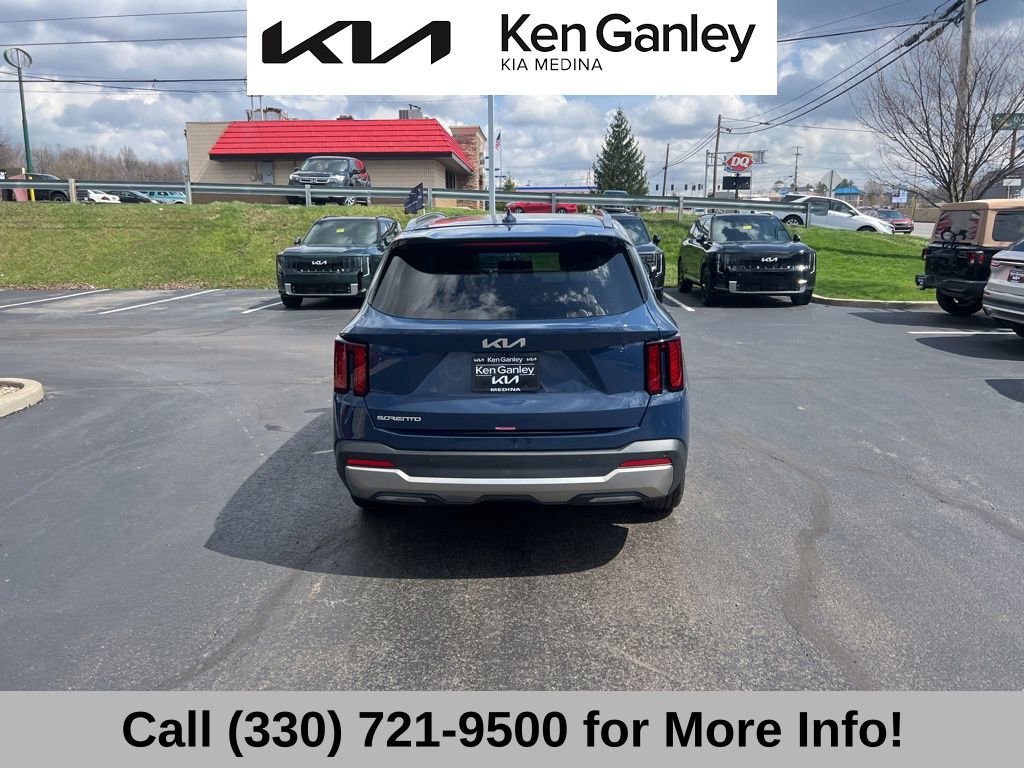 Certified 2025 Kia Sorento S w/ Panoramic Sunroof Package image 13