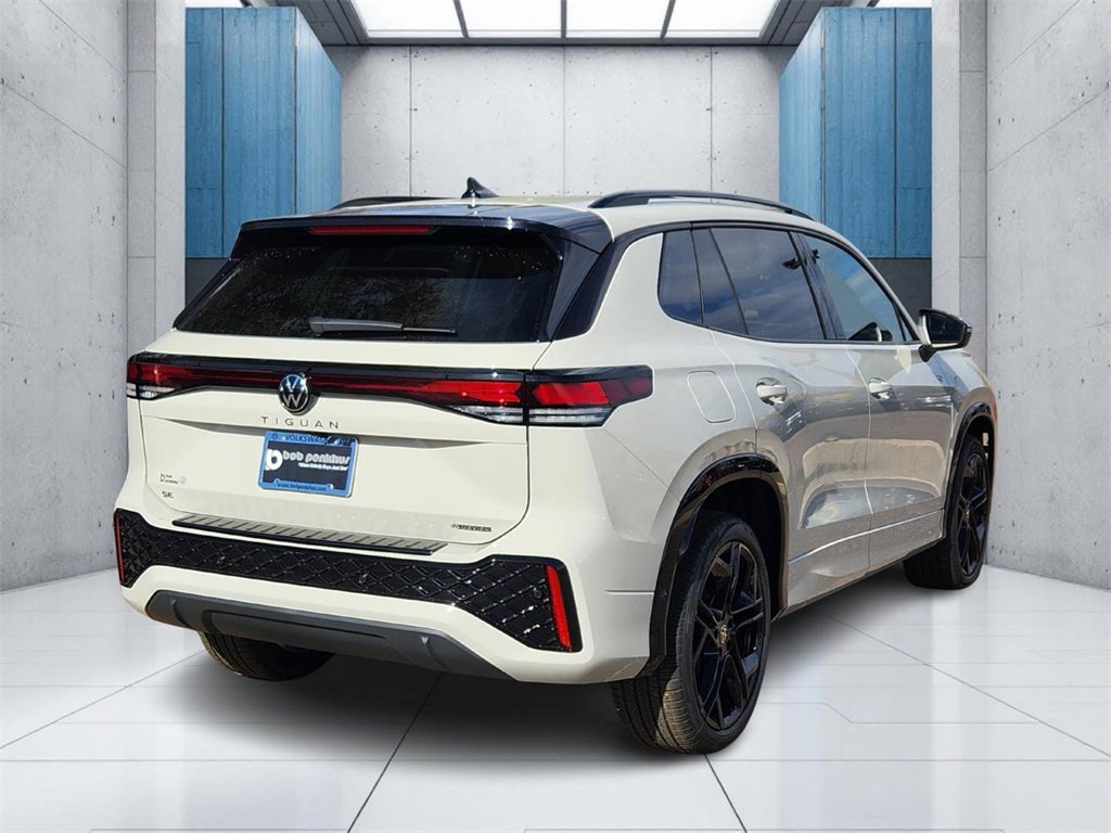 New 2025 Volkswagen Tiguan SE R-Line image 28