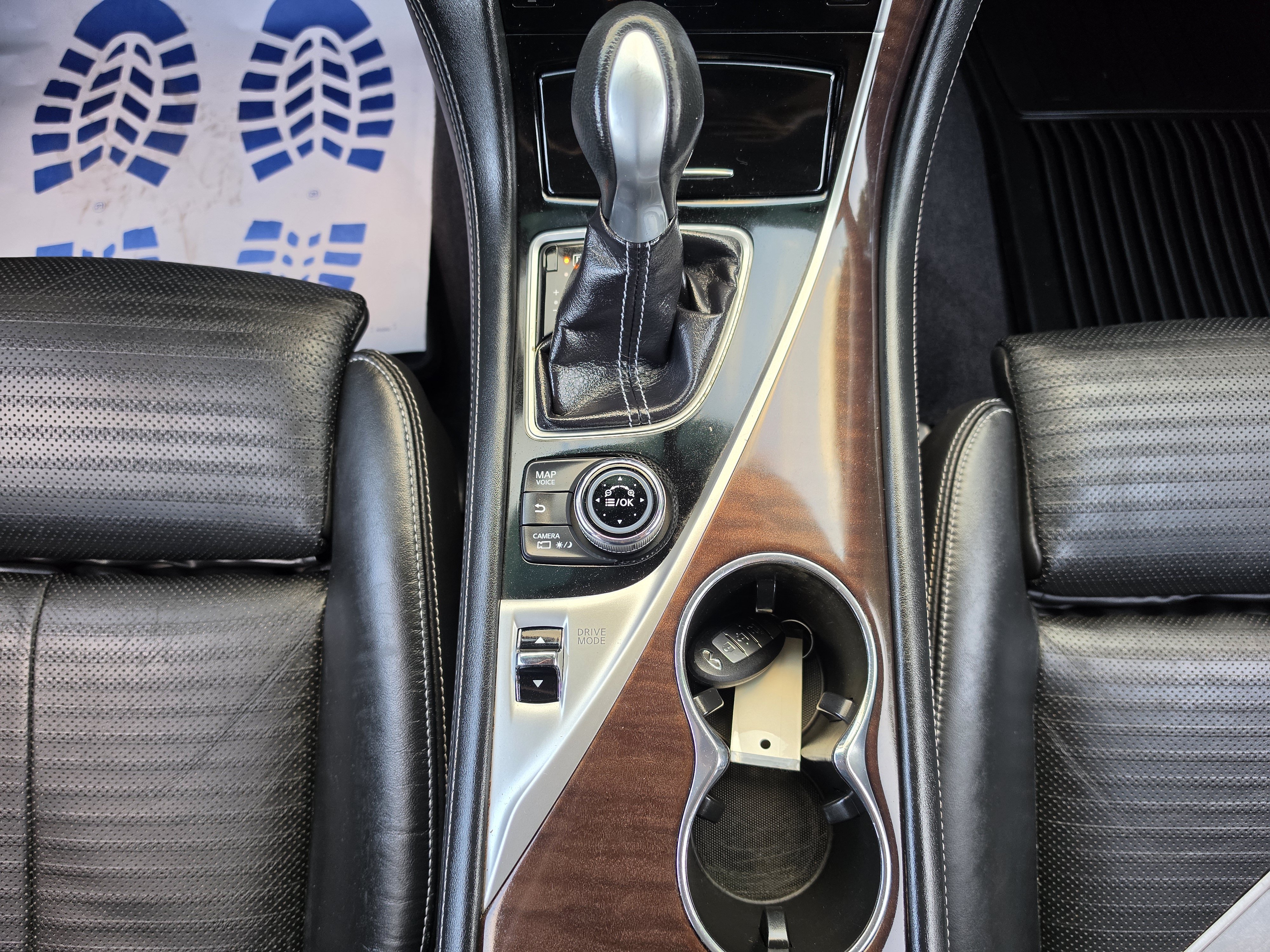 Used 2014 INFINITI Q50 Hybrid w/ Deluxe Technology Package RWD image 33
