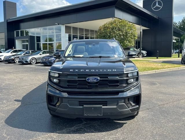Used 2025 Ford Expedition Active AWD/4WD image 3
