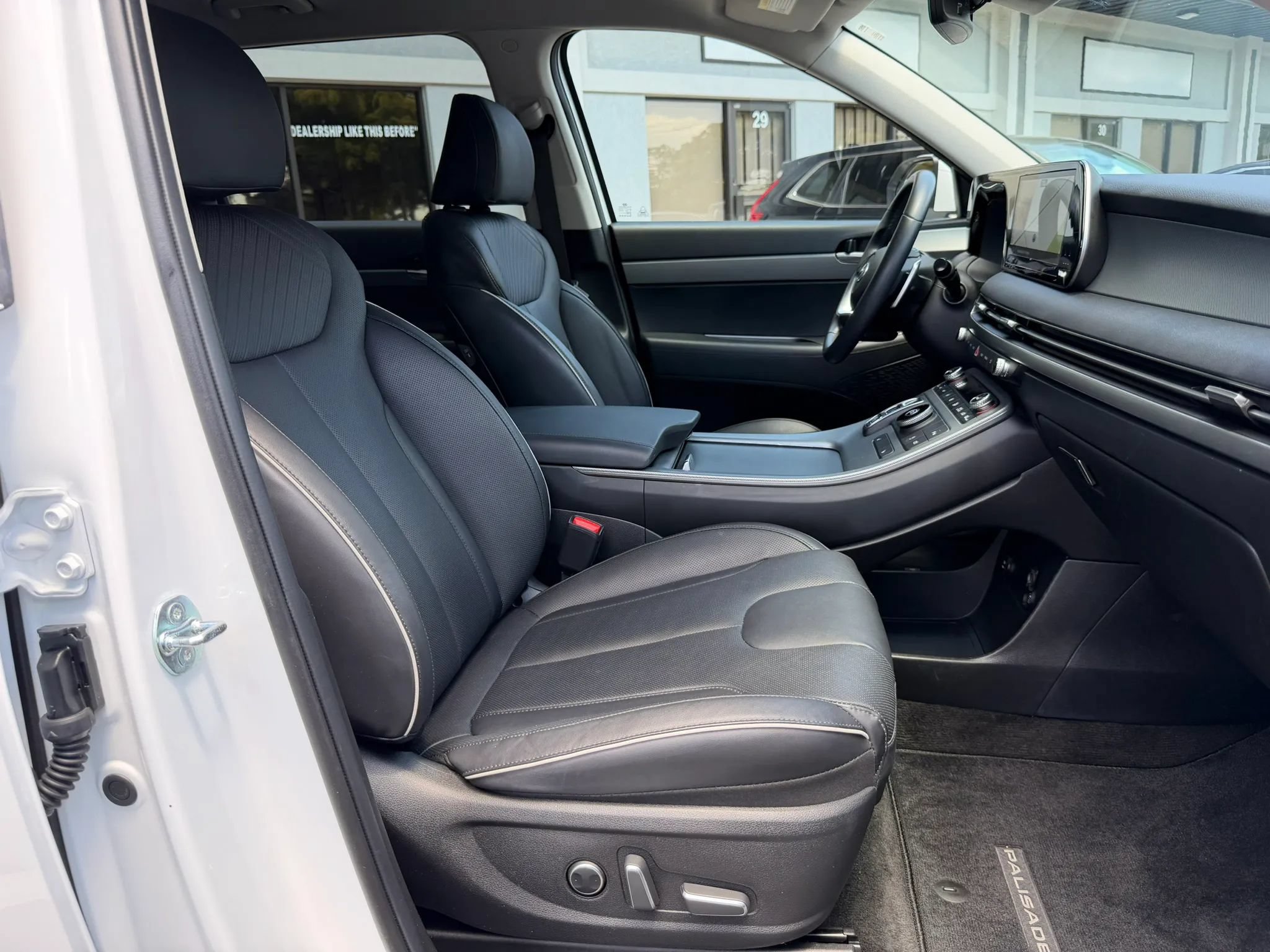 Used 2025 Hyundai Palisade SEL FWD image 30