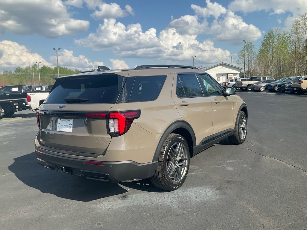 New 2026 Ford Explorer ST-Line w/ ST-Line Street Pack image 5