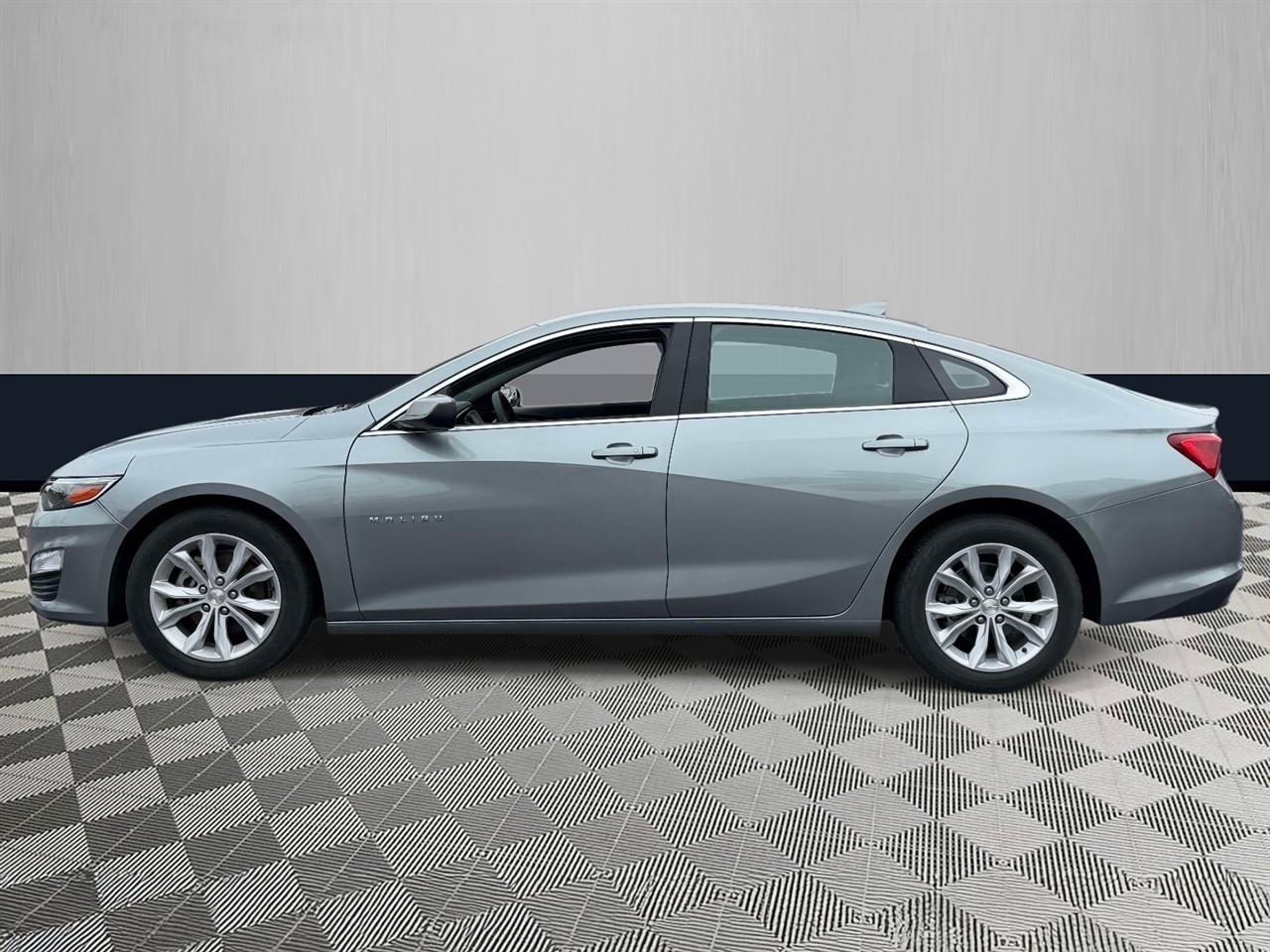 Used 2023 Chevrolet Malibu LT FWD image 3