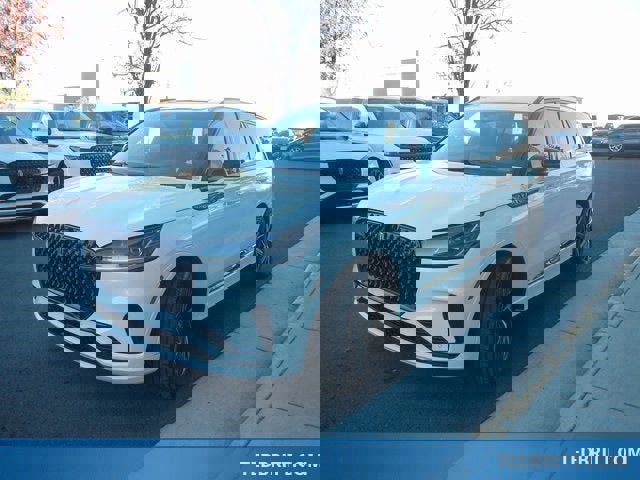 Used 2025 Lincoln Aviator Black Label w/ Jet Appearance Package image 3