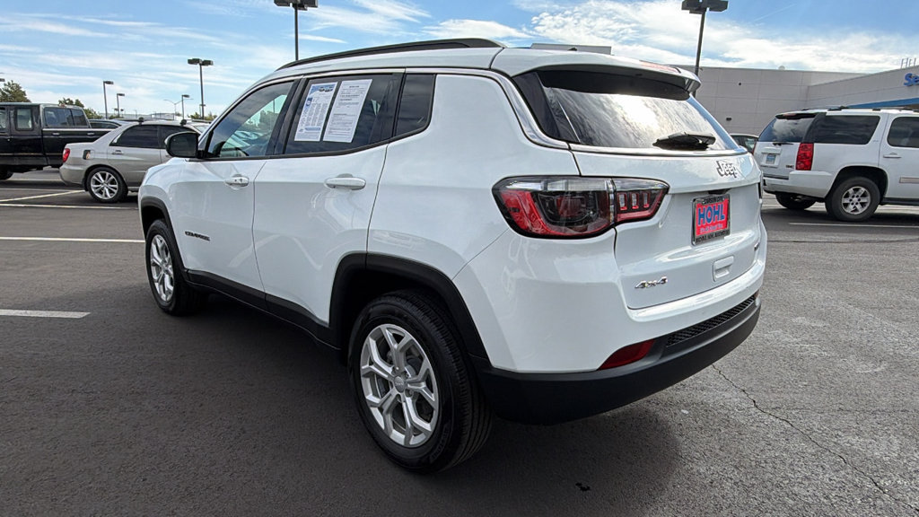 Used 2024 Jeep Compass Latitude AWD/4WD image 5