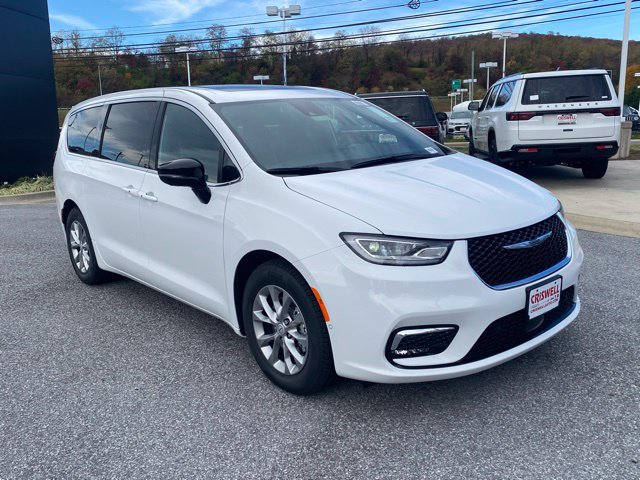 New 2026 Chrysler Pacifica Limited FWD image 2
