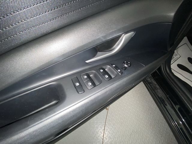 Used 2023 Hyundai Elantra SEL FWD image 13