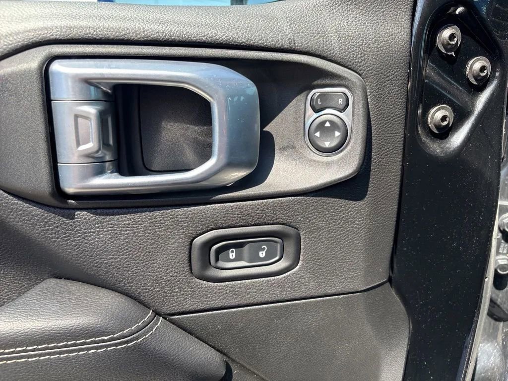 Used 2021 Jeep Wrangler Unlimited Sahara AWD/4WD image 20